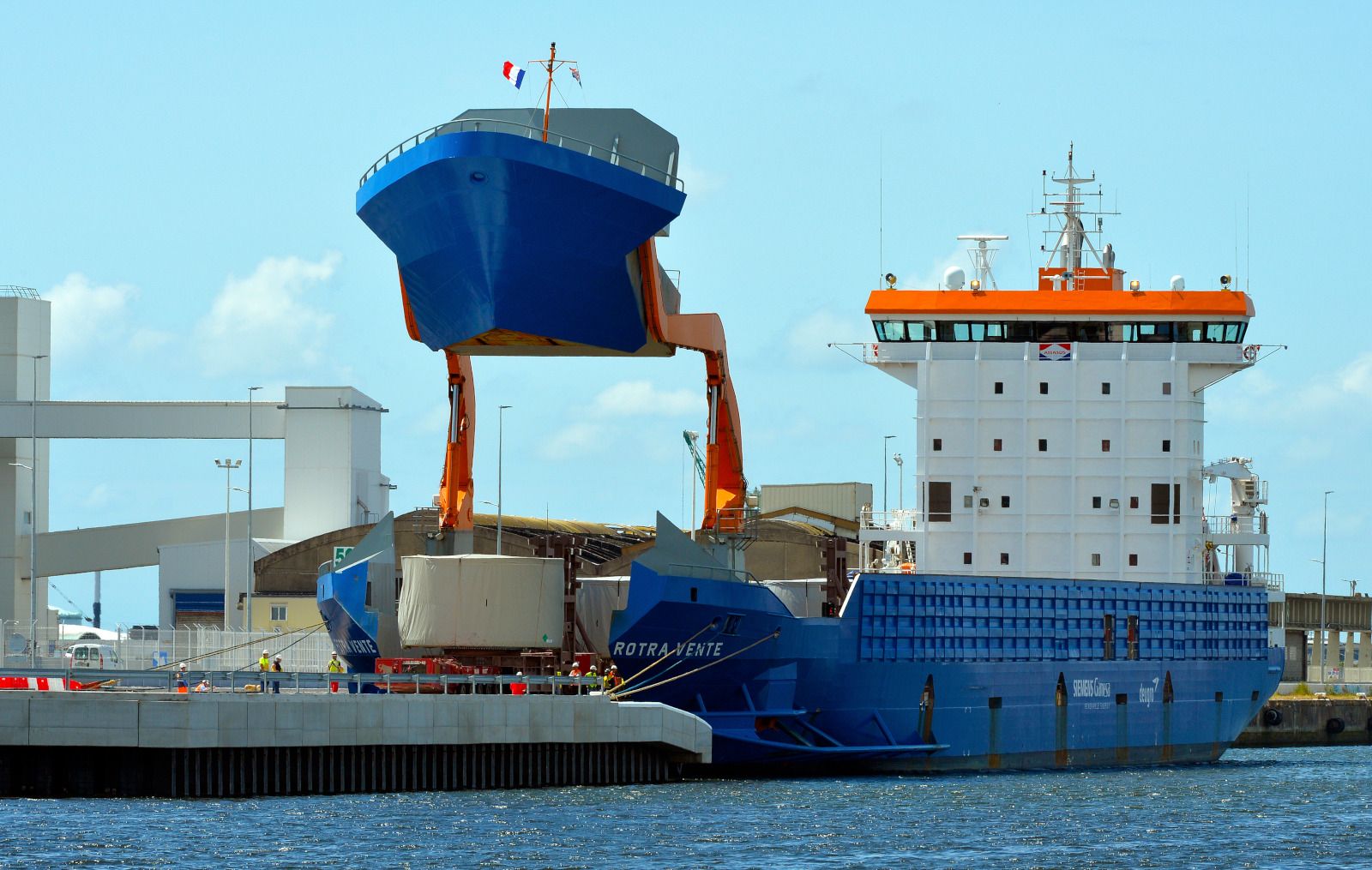 Rotra Vente delivers wind turbines to Le Havre for Amasus Project