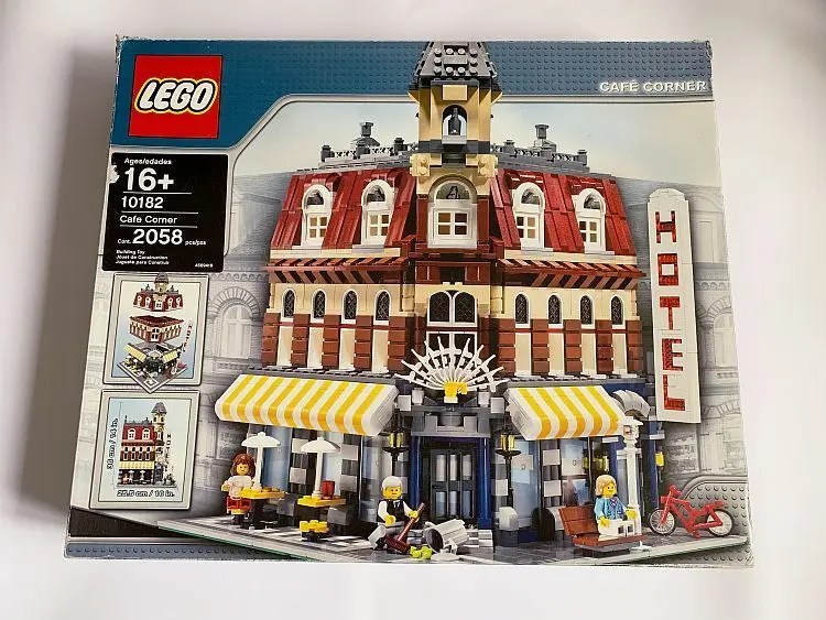 LEGO Creator Expert 10182 Cafe Corner von 2007 im ClassicReview