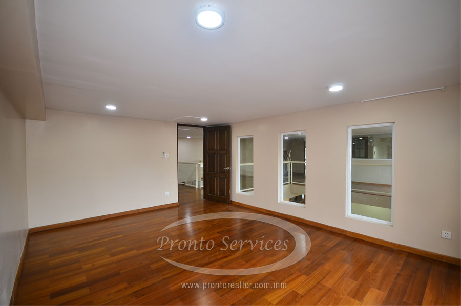 6 Bedrooms Duplex Condo for Rent, Golden Valley Location (Ref5314