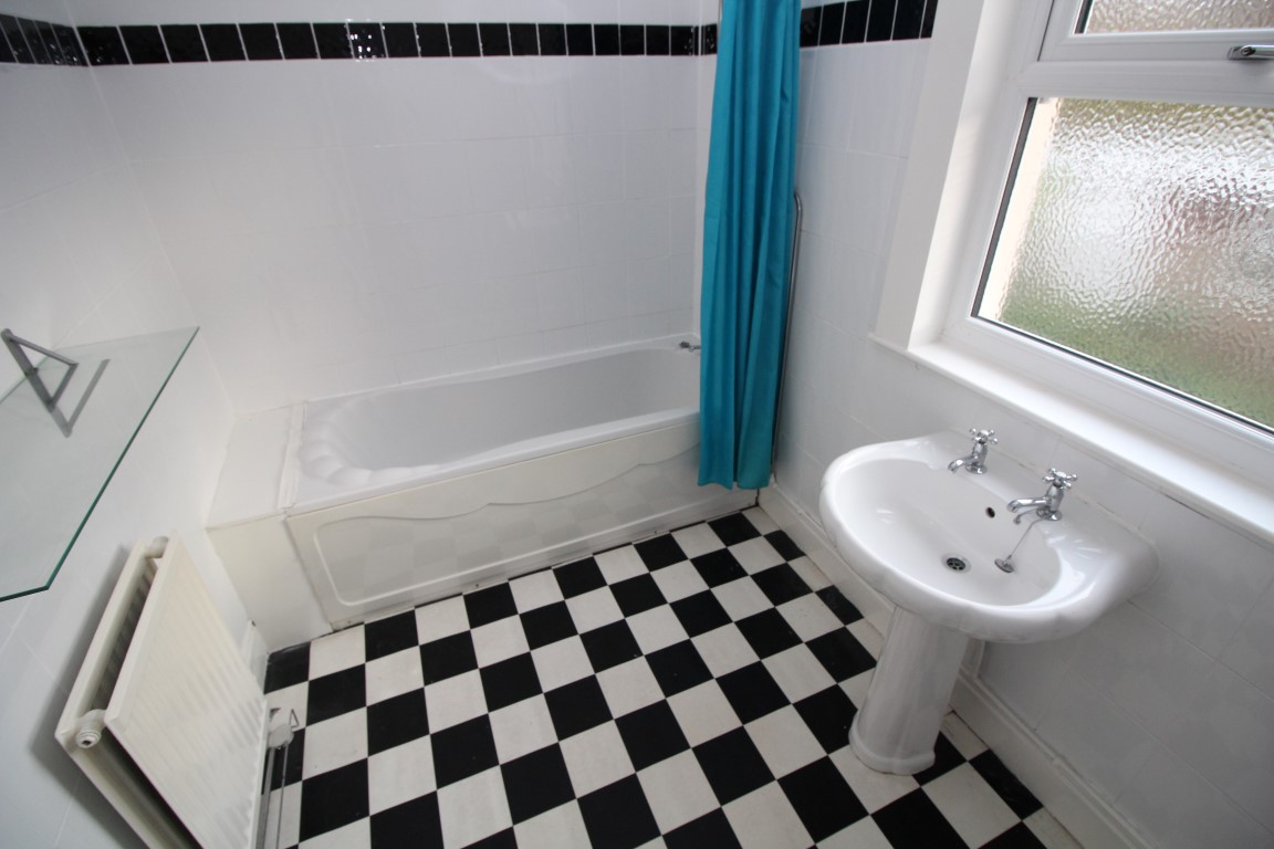 West Street, Prescot, L34 3 Bedroom SemiDetached House To Let