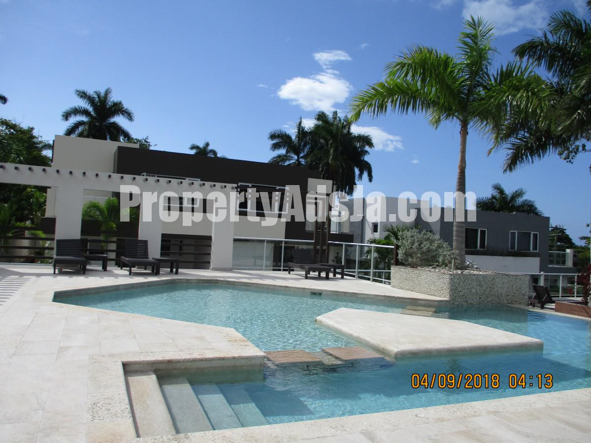 Townhouse For Sale in Spring Gardens, St. James Jamaica