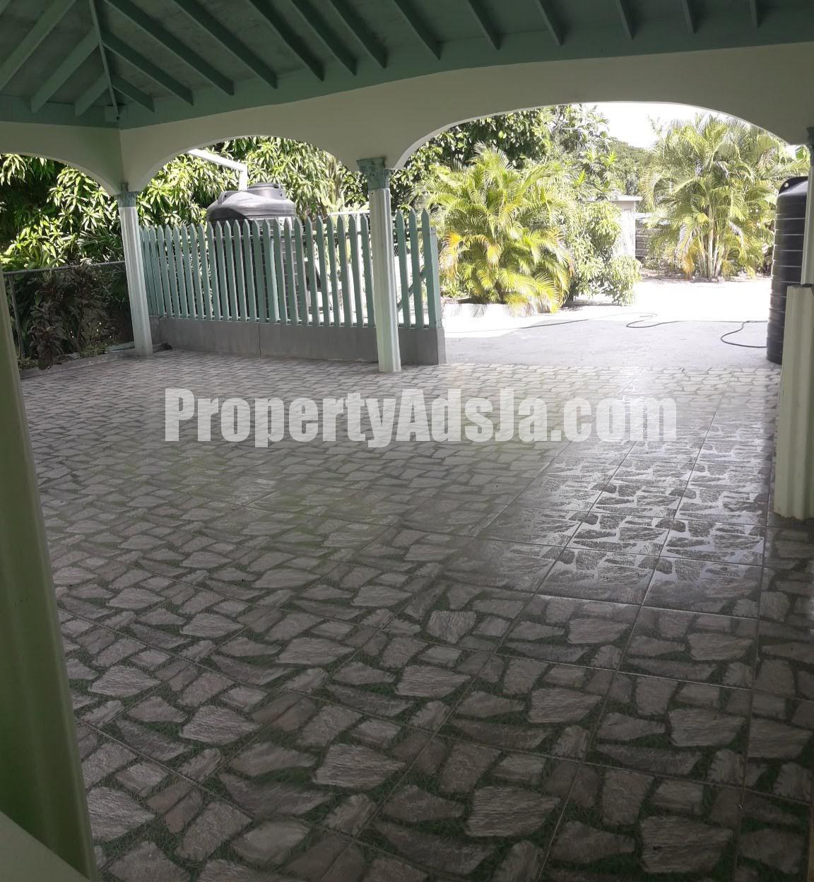 House For Sale in Inglewood, Clarendon Jamaica