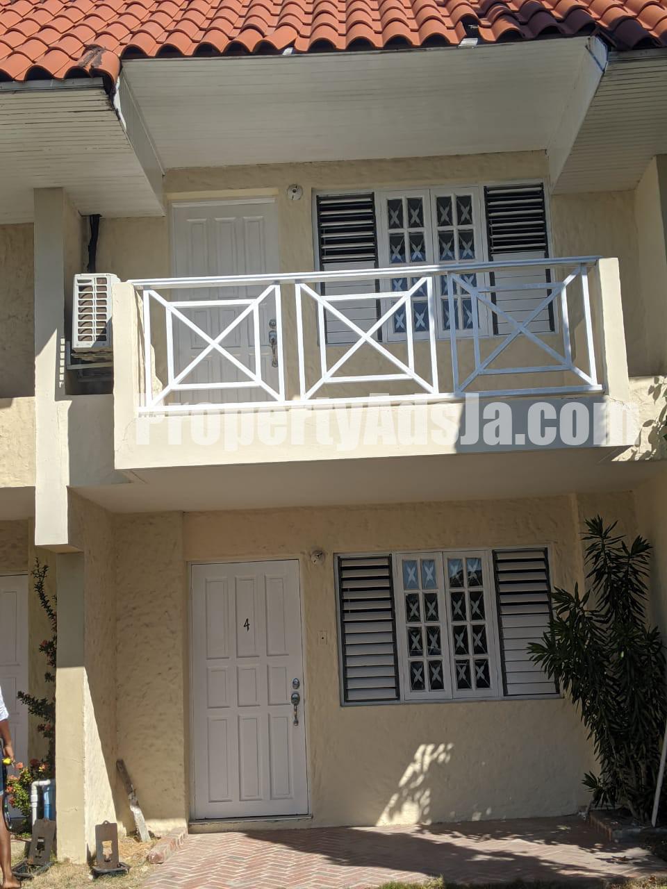 Townhouse For Rent in Kingston, Kingston / St. Andrew Jamaica