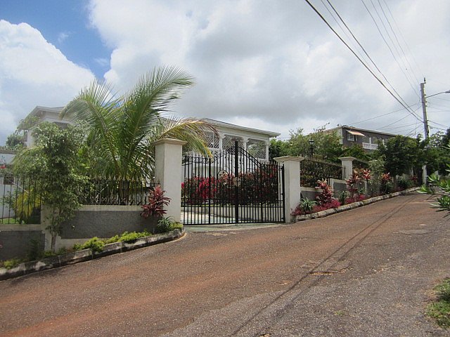 Apartment For Rent in HILLSIDE NEAR NORTHERN CARIBBEAN UNIVERSITY