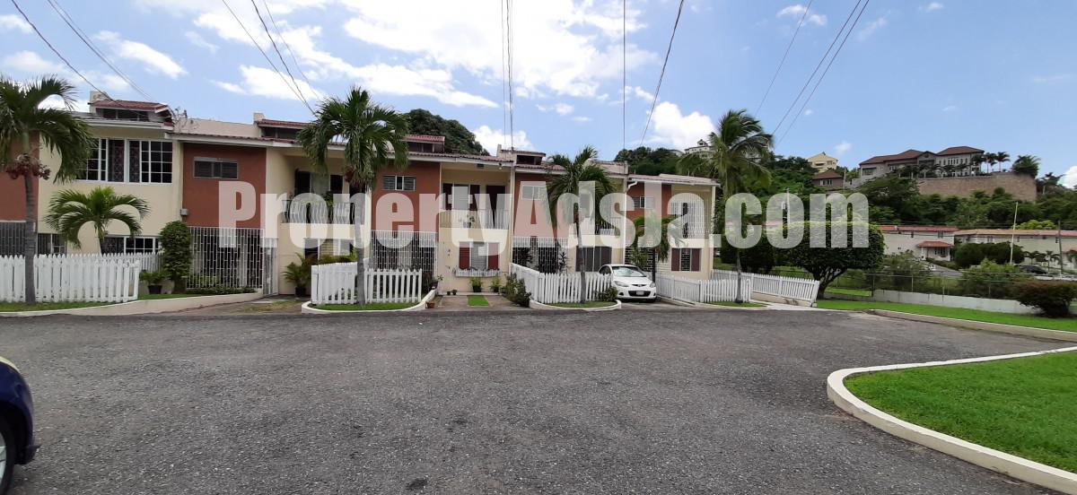 Townhouse For Rent in Wellington Drive, Kingston / St. Andrew Jamaica