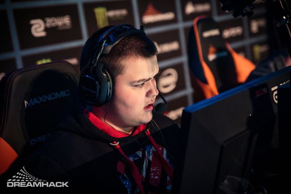 CeRq CSGO Settings, Gear, Config & Crosshair 2020