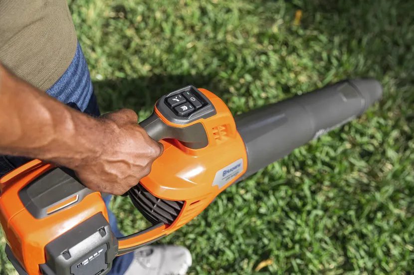 Husqvarna 40V BatteryPowered Leaf Blaster Pro Tool Reviews