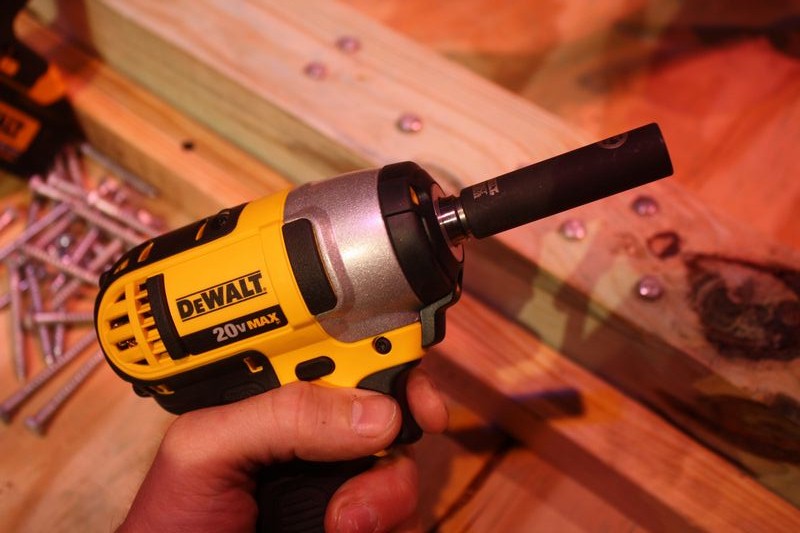 DeWalt DCF883 20V MAX 3/8-Inch Hog Ring Anvil Impact Wrench Preview