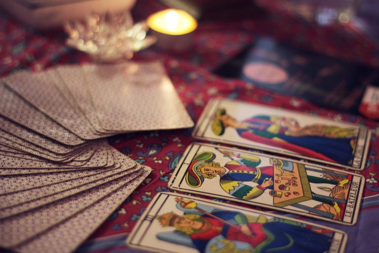 6 Signs That You’re Ready for a Tarot Reading Today