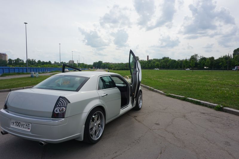 Chrysler 300C в стиле RollsRoyce Phantom аренда и прокат лимузина