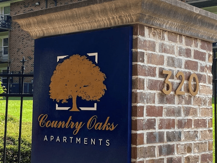 Country Oaks Low Apartments, 320 Fairburn Road Southwest