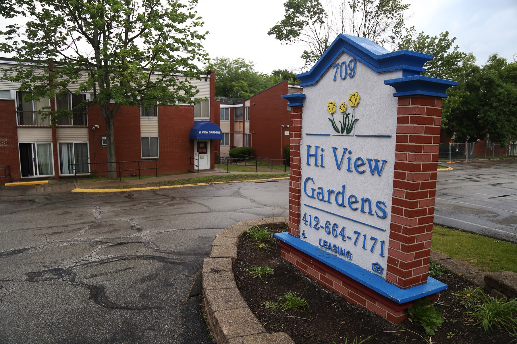 Hi View Gardens street sign, McKeesport. (Photo by Ryan Loew/PublicSource)