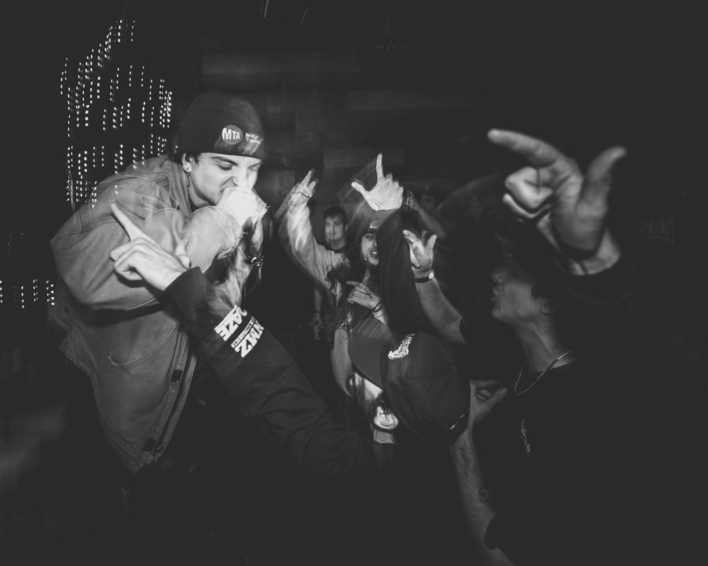 Stand Still、2021年12月に行った最新フルセット・ライブ映像を公開! PUNKLOID