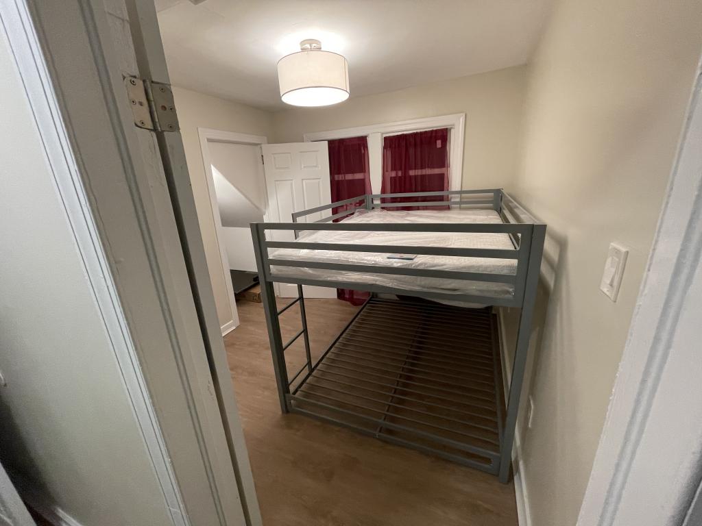 15 min to Newark liberty and Newark Penn Station Pure Crashpads