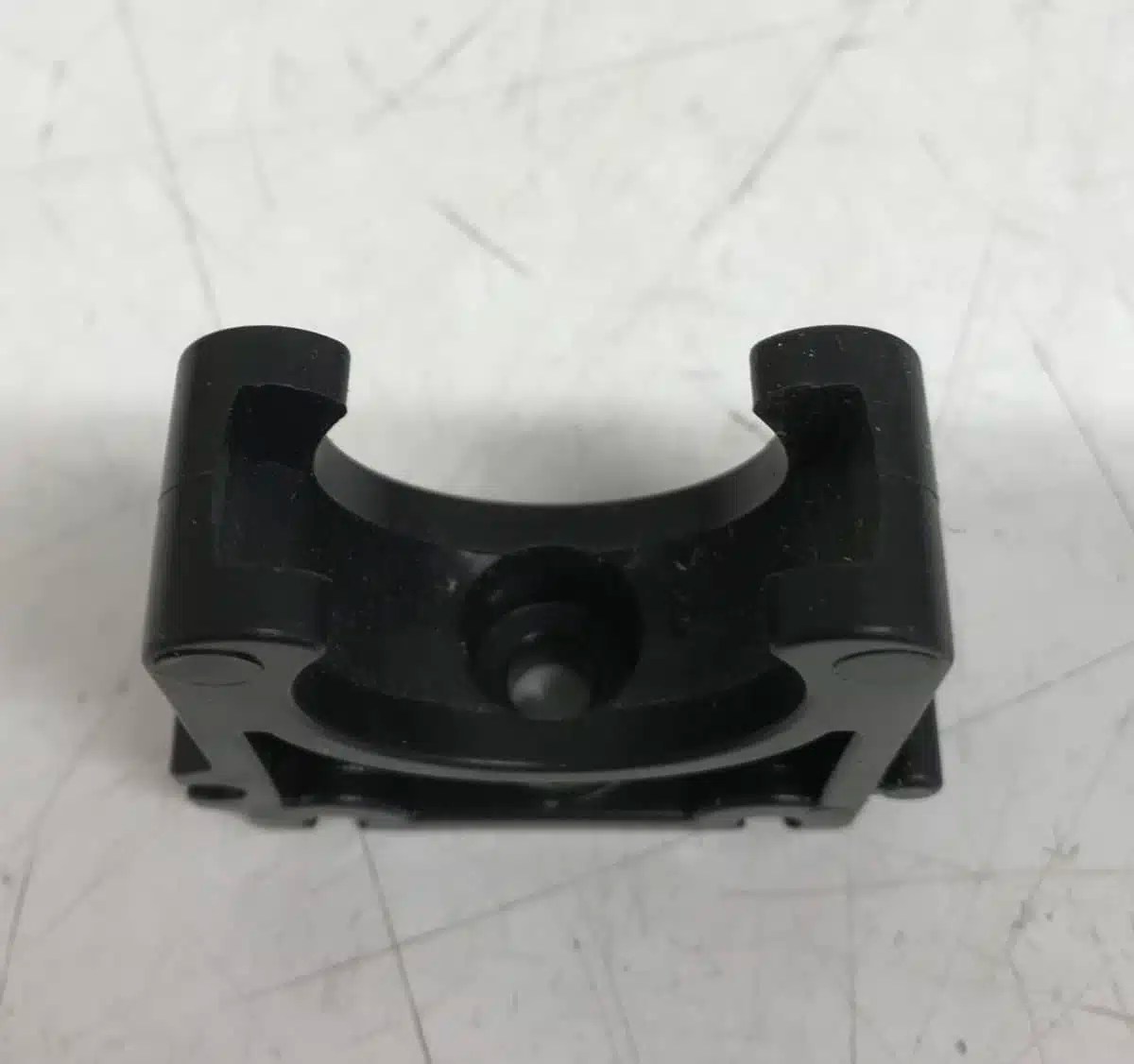 Muovinen putkenpidin 25 mmn putkelle VDL Fittings Purkukolmio Oy