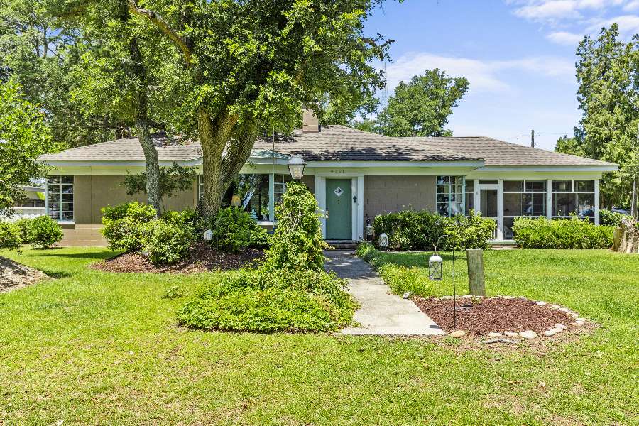 4100 Sound Drive, Morehead City, NC Putnam Real Estate Co.