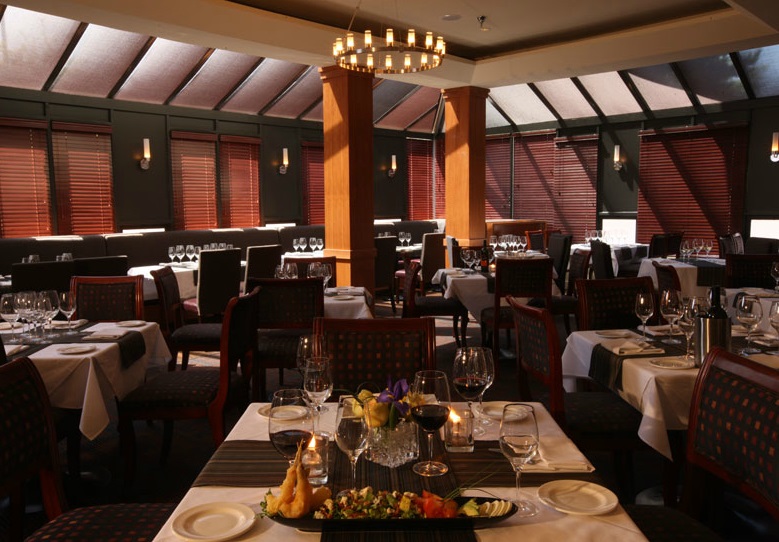 Carver's Steakhouse & Lounge