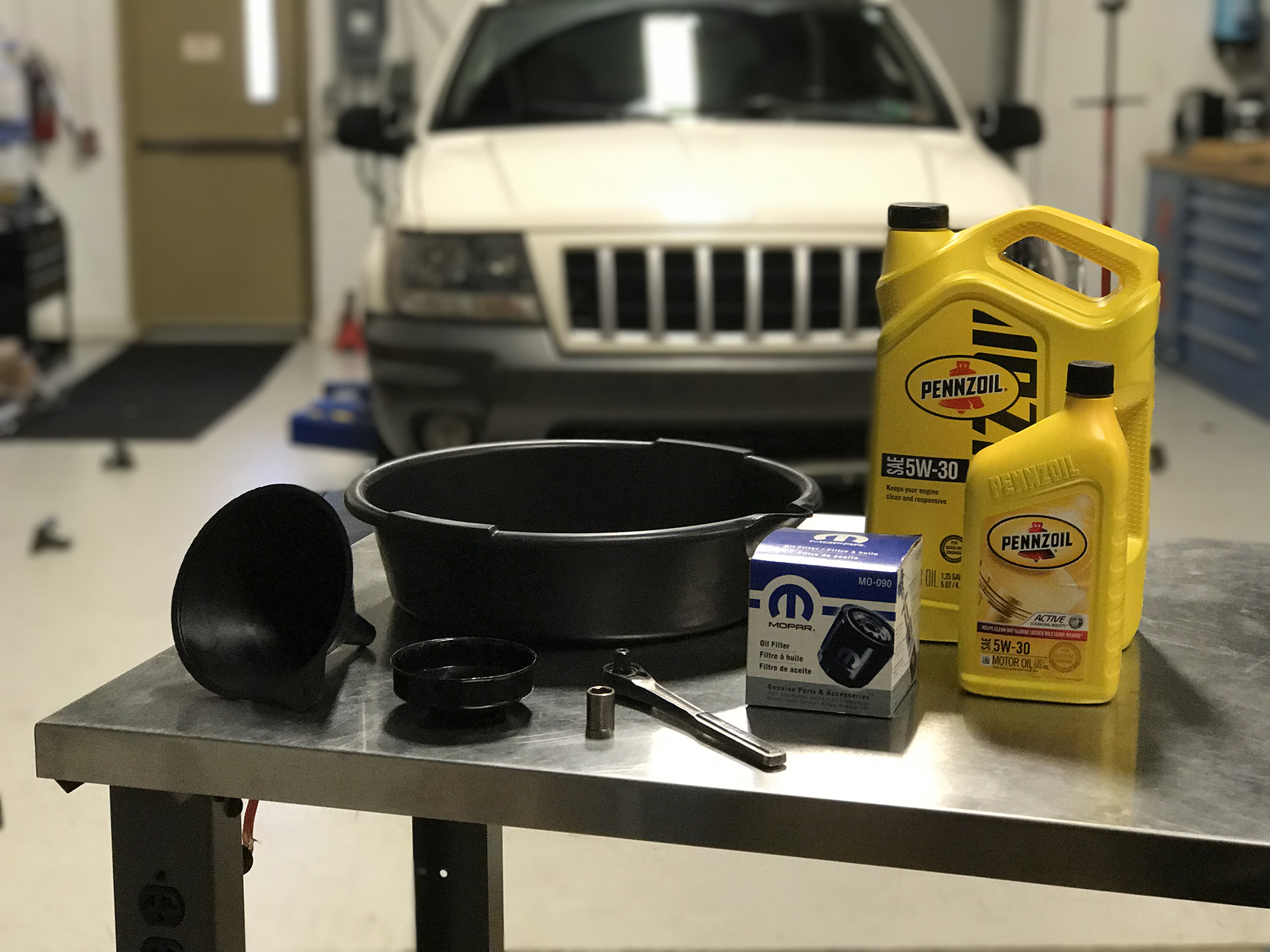 How To Do An Oil Change On A 1999-2004 Grand Cherokee 4.7L V8 | Quadratec
