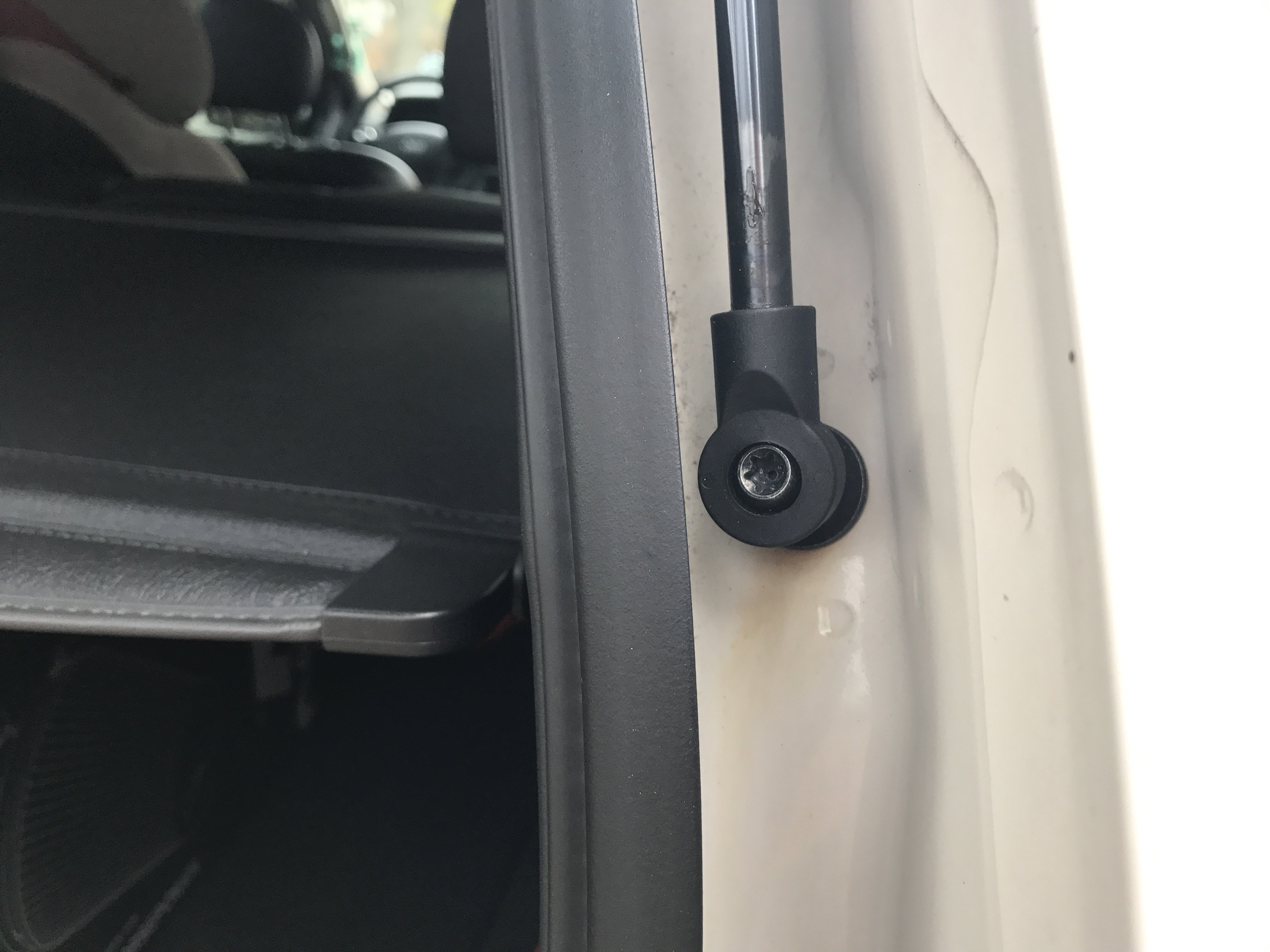 How To Replace Liftgate and Liftgate Glass Support Struts on 19992004