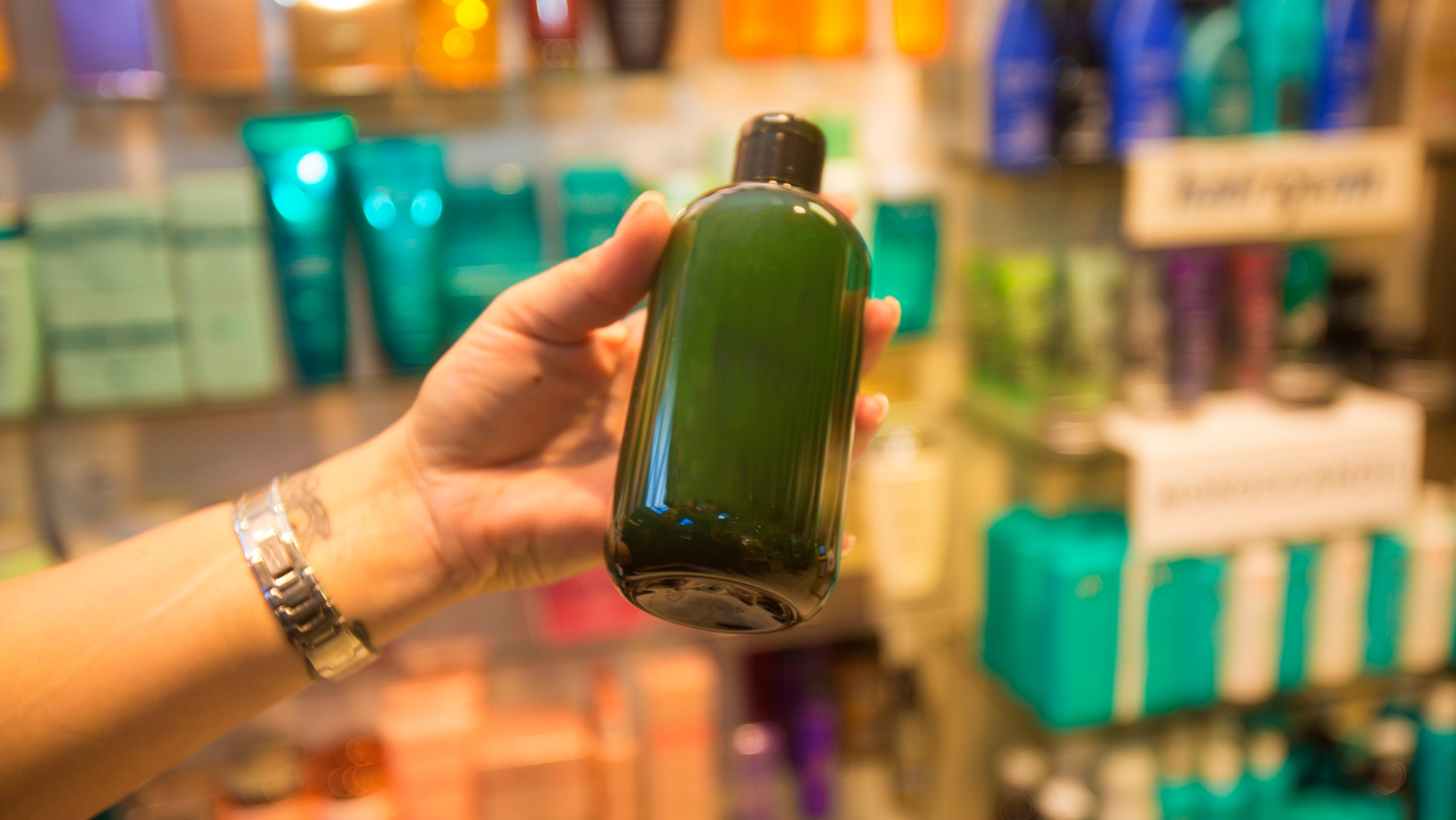 Differences Between Labeling Plastic and Glass Containers