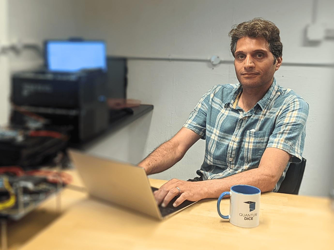 Inside Quantum Dice Bridging the gap between hardware and software