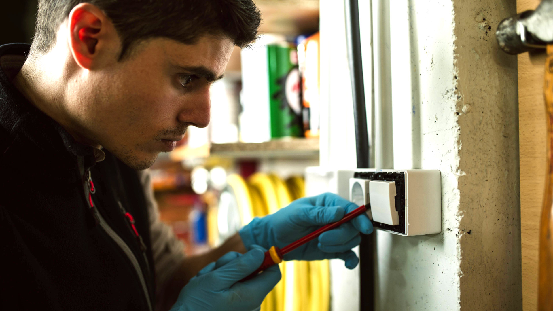 Was bei einem Stromschlag in deinem Körper passiert - quarks.de