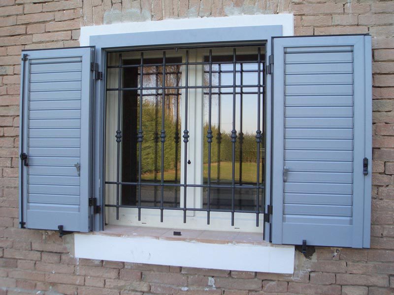 Scuri in alluminio finestre e porte quattro M serramenti