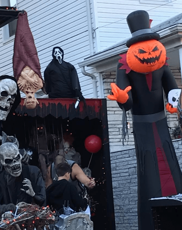 Best Halloween Houses in Dyker Heights 84th Street & 10th Avenue 2022