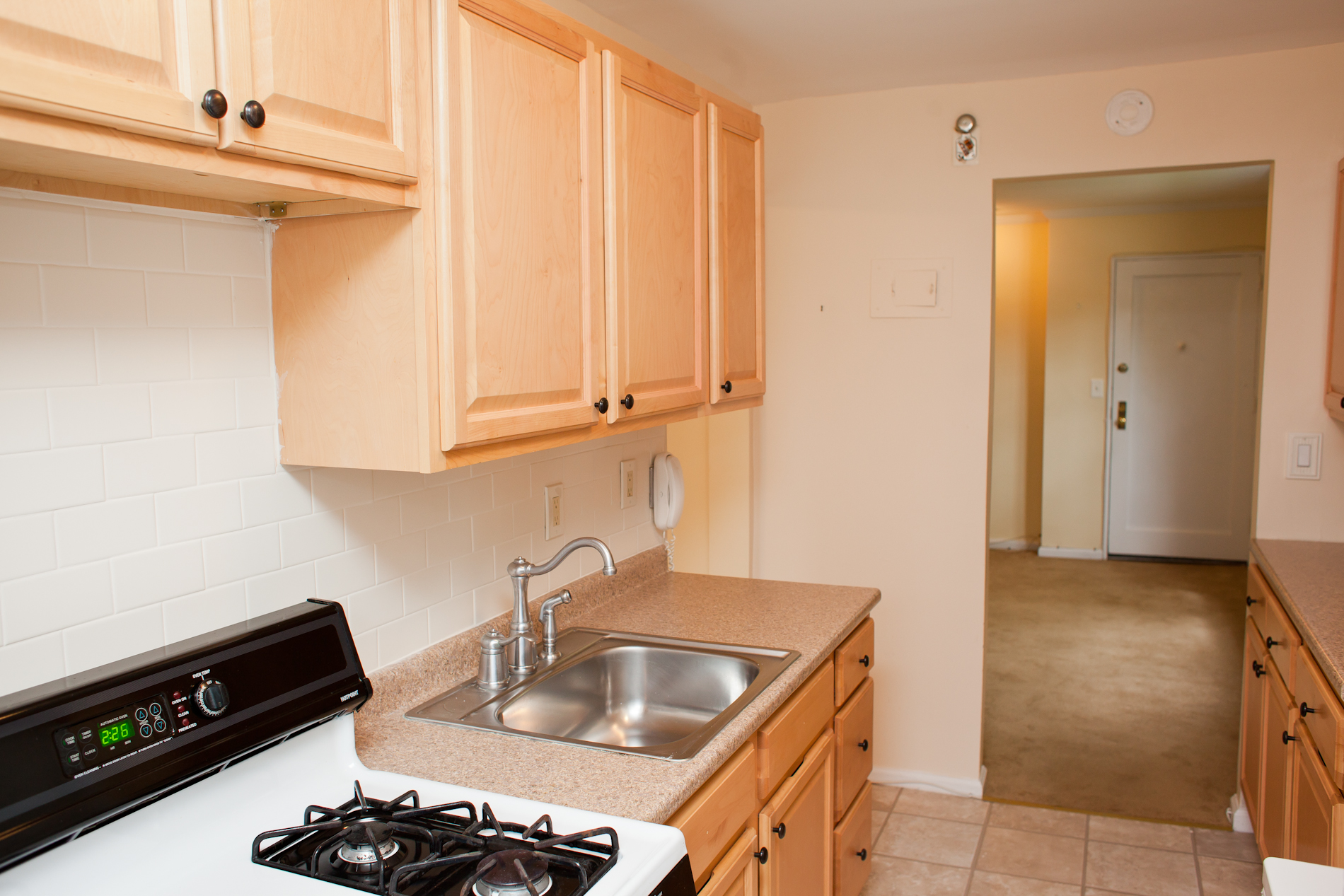 *JUST LISTED* 2 Bedroom CoOp for Sale in Douglaston, Queens!!! Real