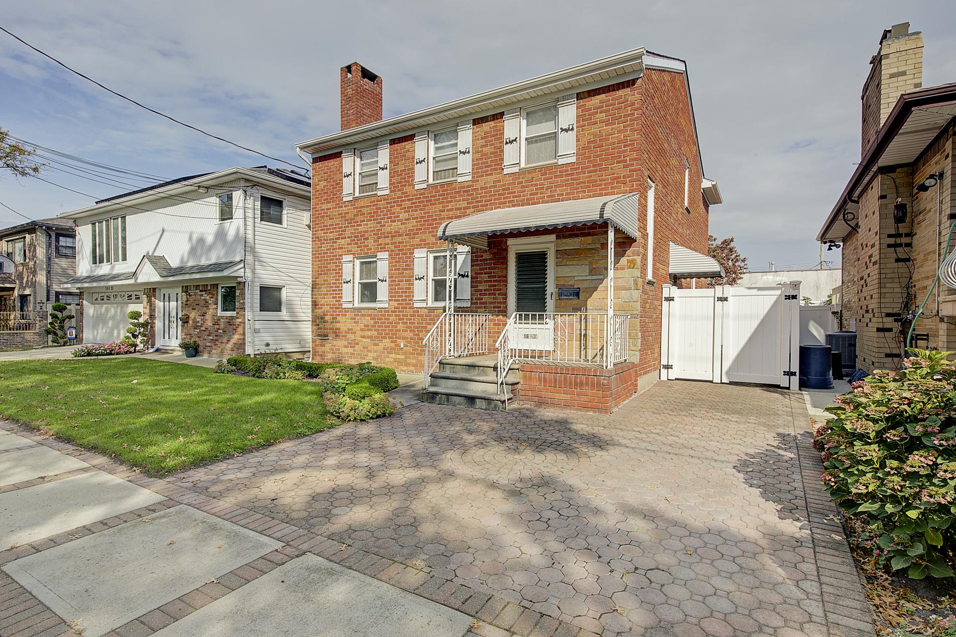 JUST LISTED OneFamily MotherDaughter in New Howard Beach… Taxes