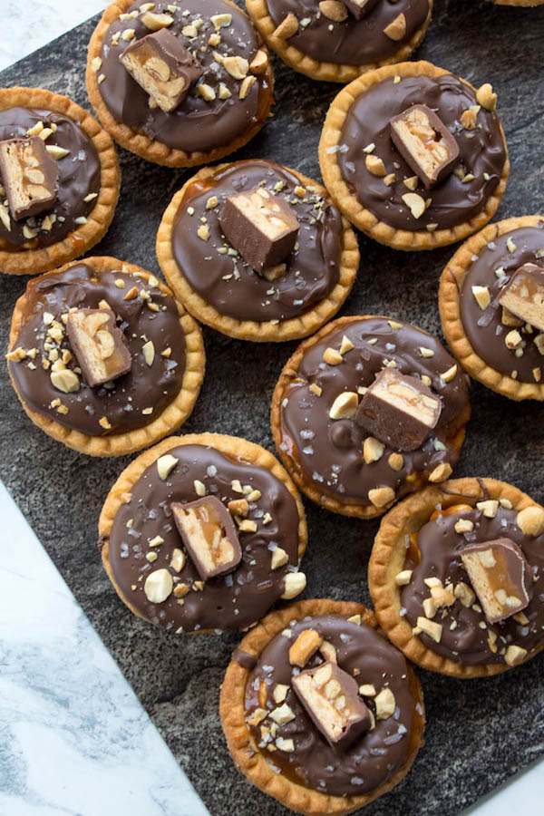 Mini Salted Caramel Snickers Tarts Recipe Queenslee Appétit