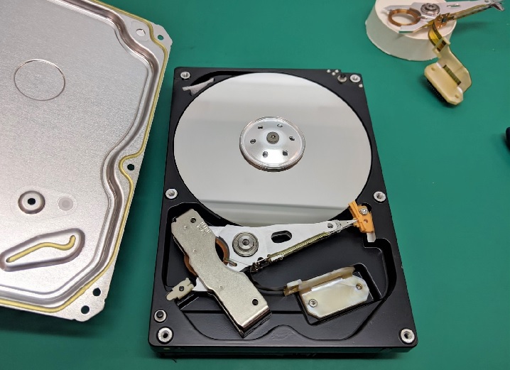 起動時に異音が発生する東芝製内蔵HDDからのデータ復旧(重度障害障害 異音が発生 堺市堺区 病院)｜【TVで紹介