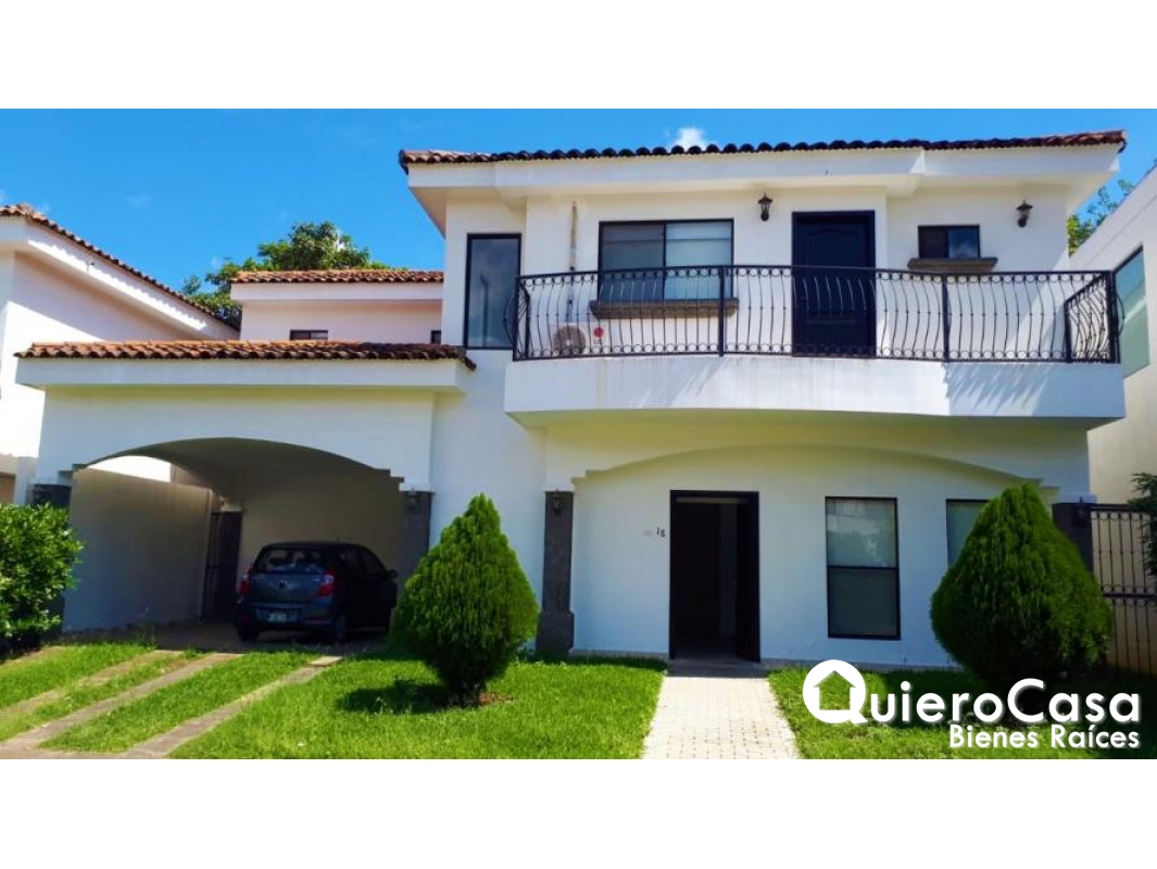 Venta de casa en Las colinas Bienes Raíces QuieroCasa