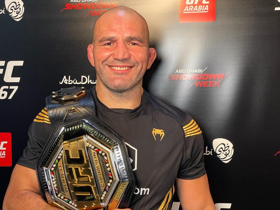 Aos 42 anos, Glover Teixeira se torna campeão do UFC e exemplo de