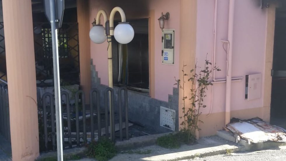 Incendio devasta una pizzeria in provincia di Vibo Valentia Il