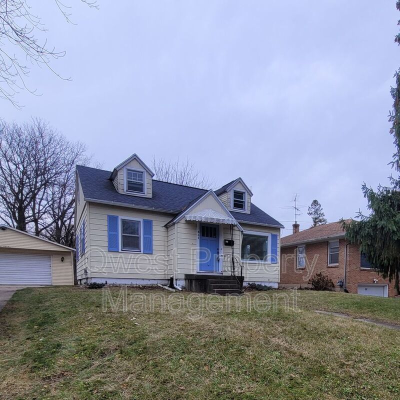 864 Emerald Ave NE Grand Rapids, MI 49503 Qwest Property Management