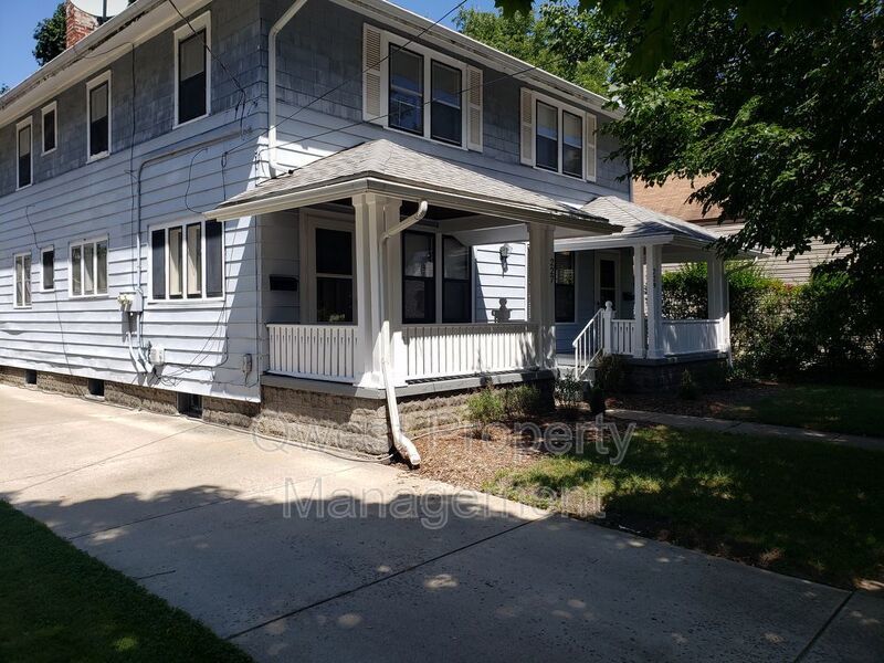 229 Palmer NE Grand Rapids, MI 49505 Qwest Property Management