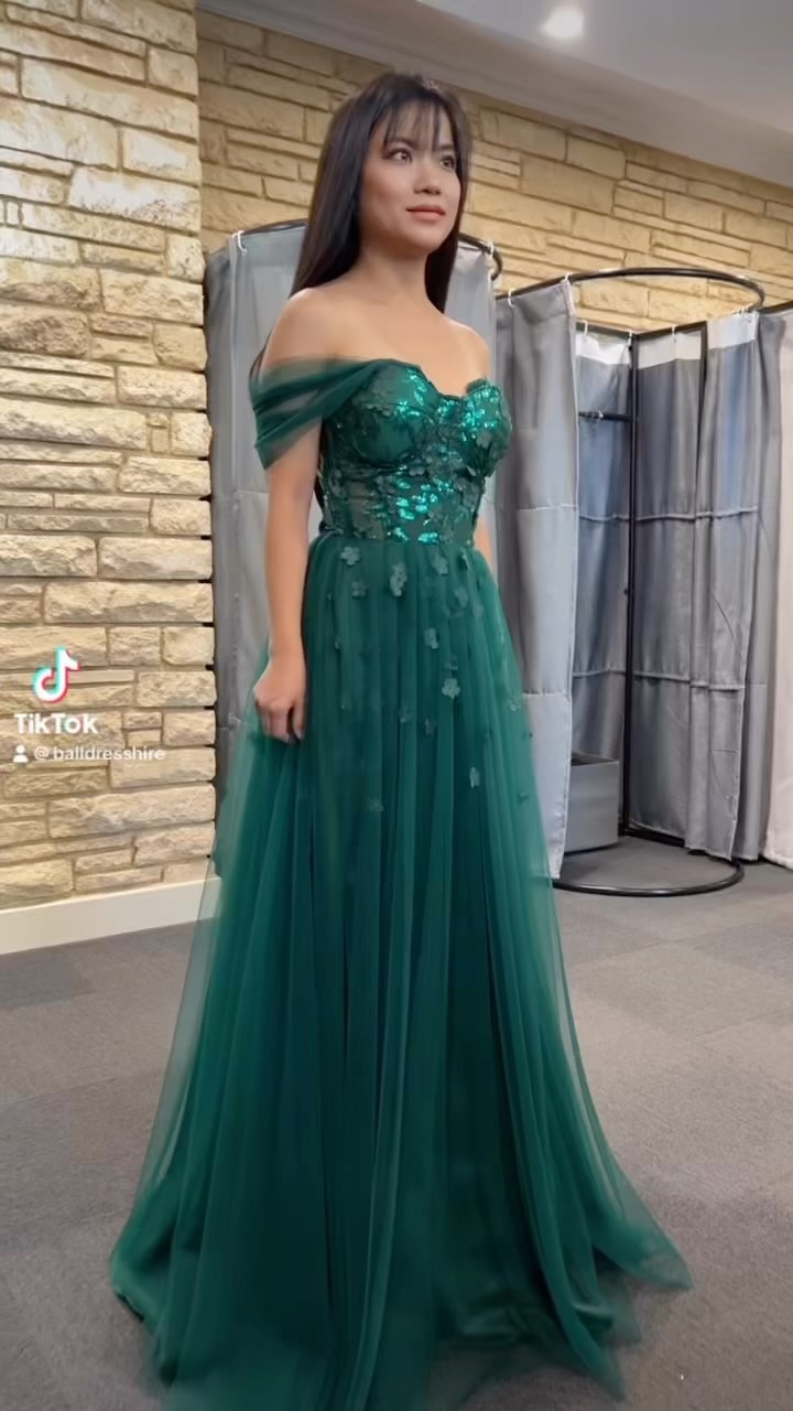 Q385 QYN Kendall Green Gown QYN designer dress hire