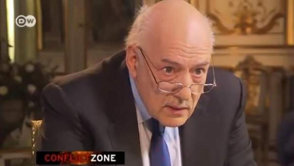 Tim Sebastian, el periodista que ha tret de polleguera Josep Borrell(05)