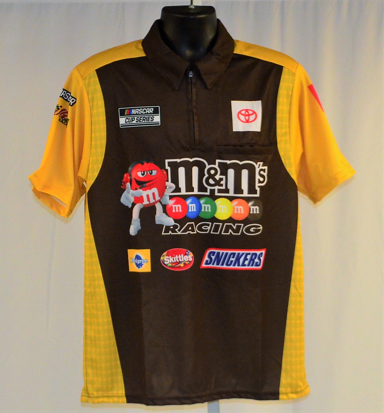 2022 Kyle Busch M&Ms Joe Gibbs Racing Pit Crew Shirt. NEW!1