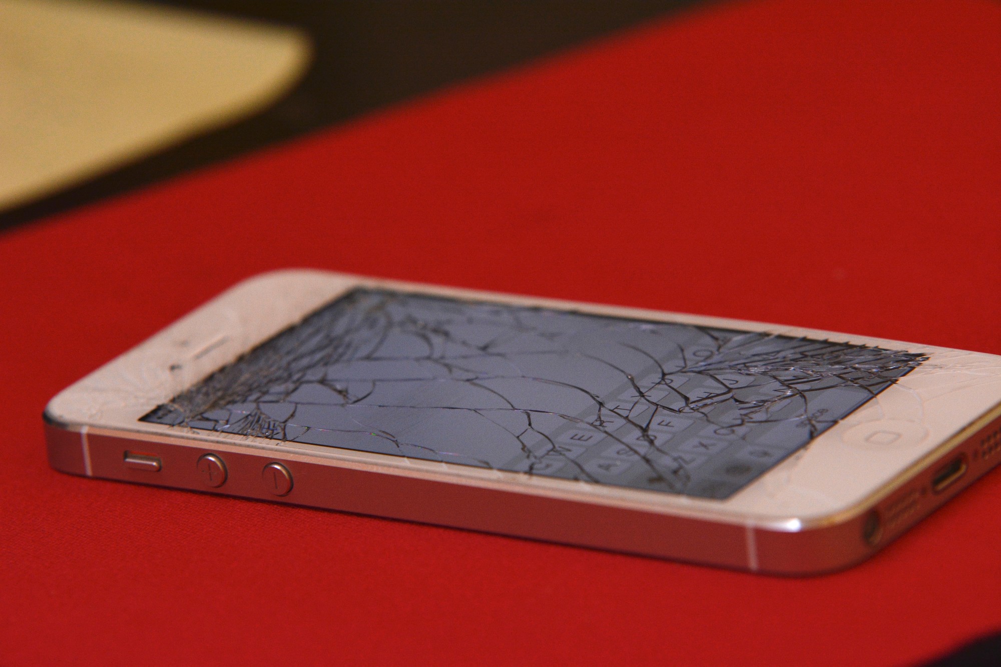 How To Fix an iPhone Screen That Is Cracked