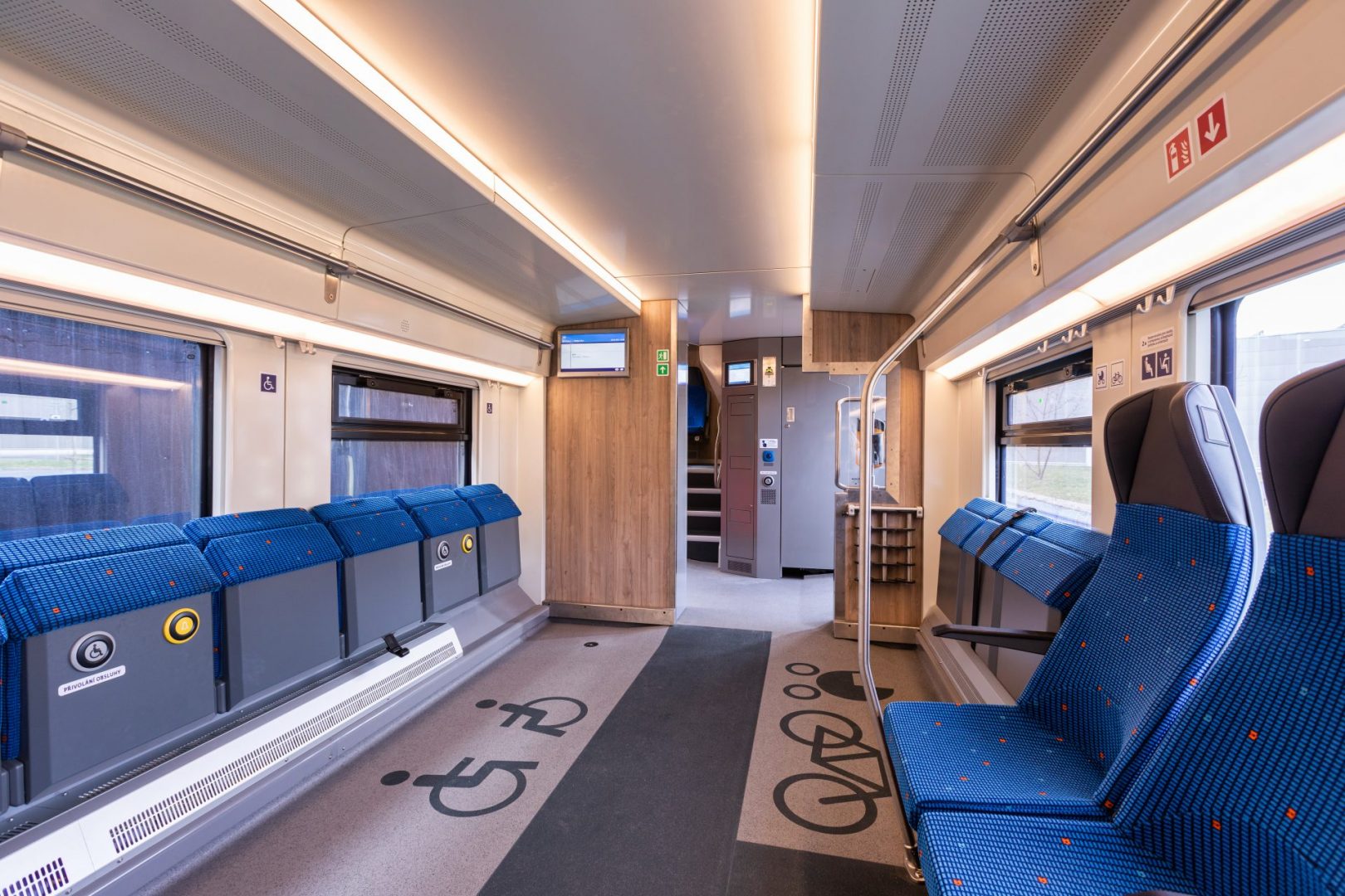 Doubledeck pushpull train for Czech Railways unveiled