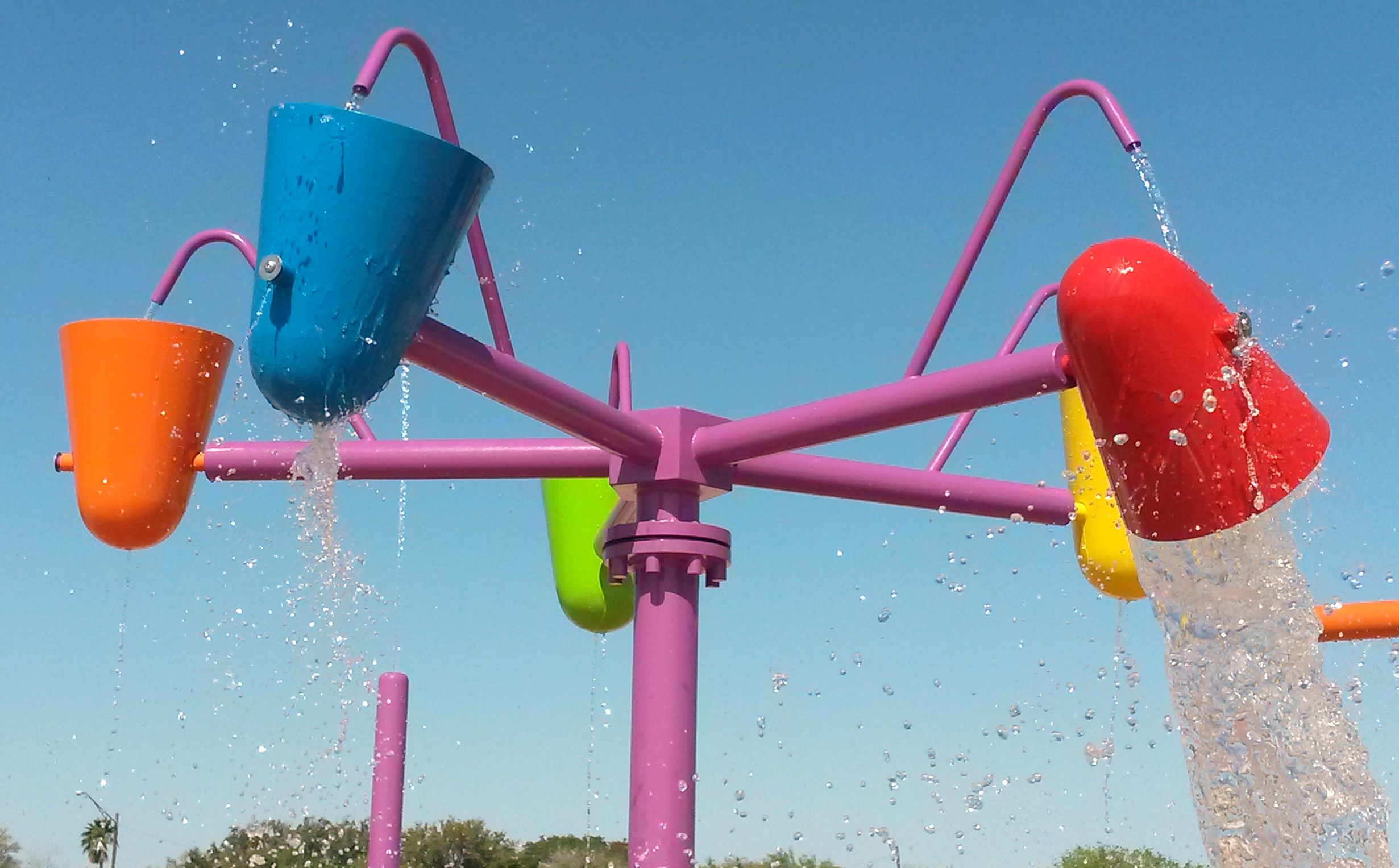 Splash pad bucket water feature