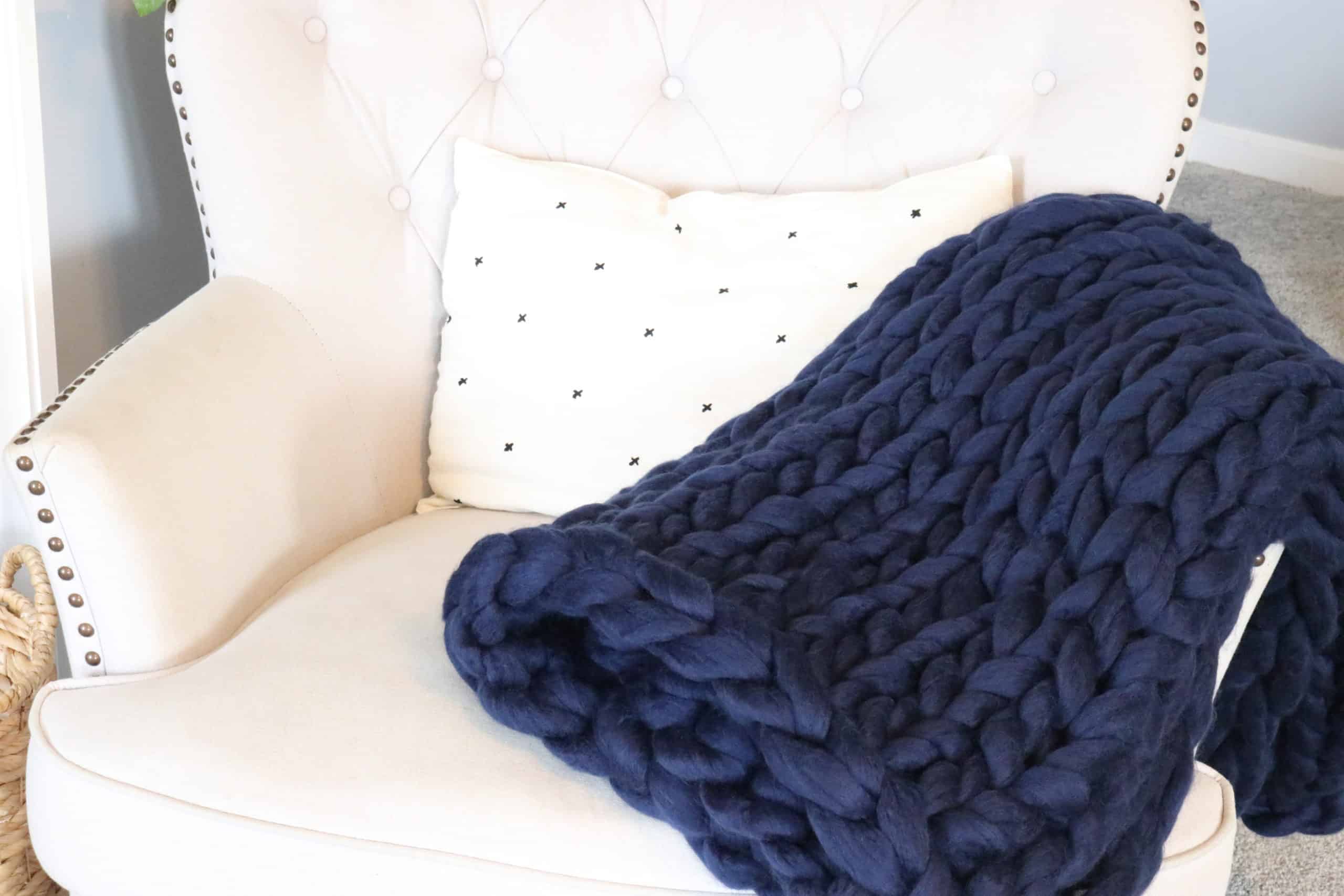 DIY Chunky Knit Blanket Tutorial No Tools Required! (2023) Raising