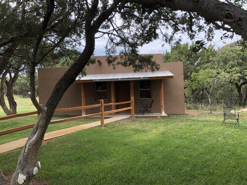 Livein Couple needed for Ranch Work, Handyman, Groundskeeping