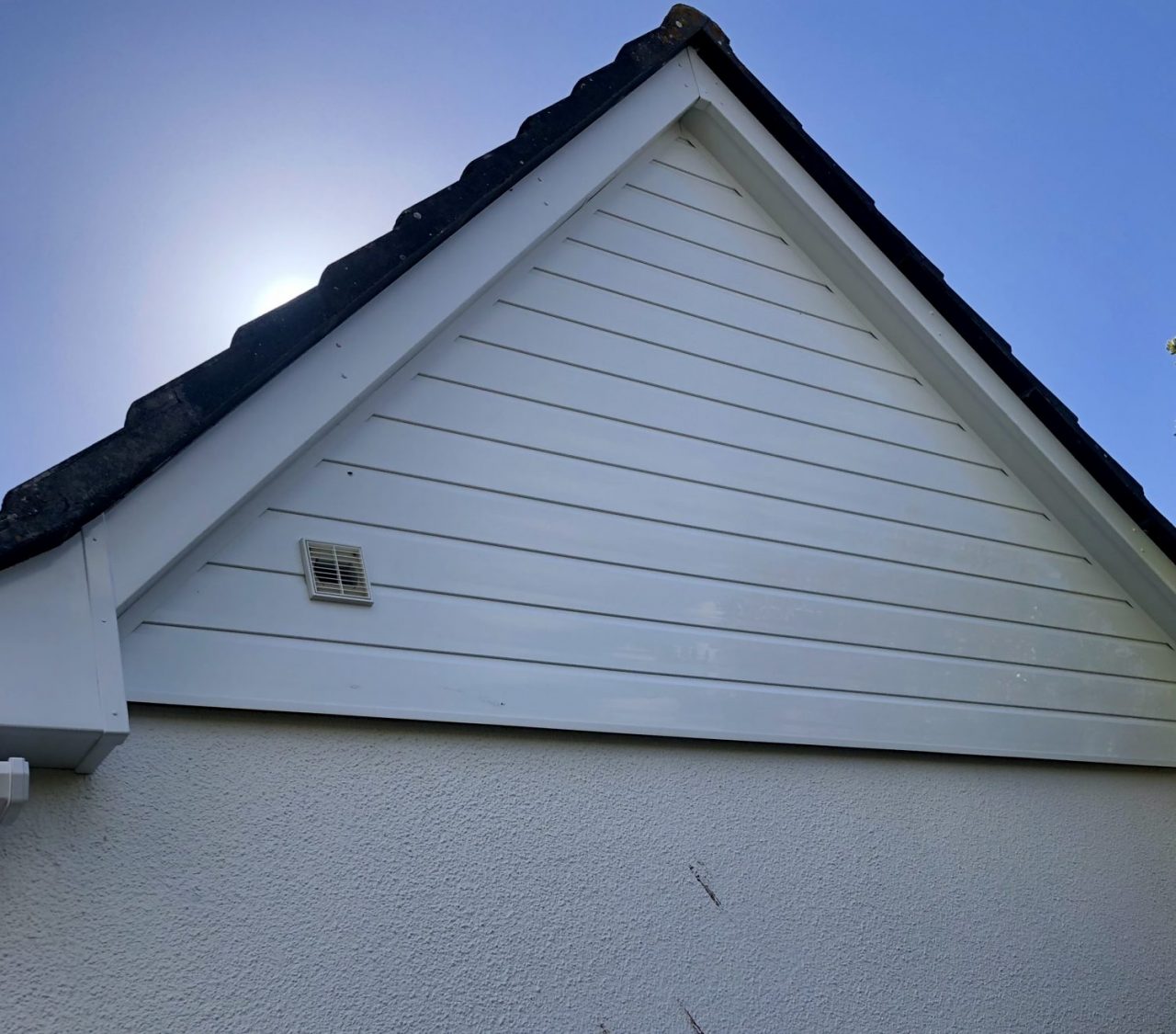 White shiplap cladding and Firestone EPDM in Mullion. » R&R Fascias
