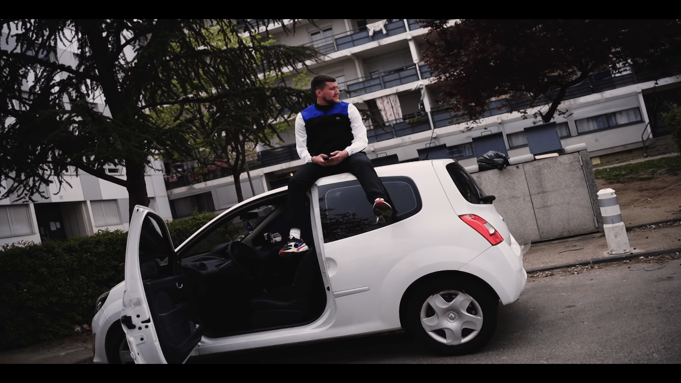 L’Allemand balance le nouveau titre inédit “A la base”