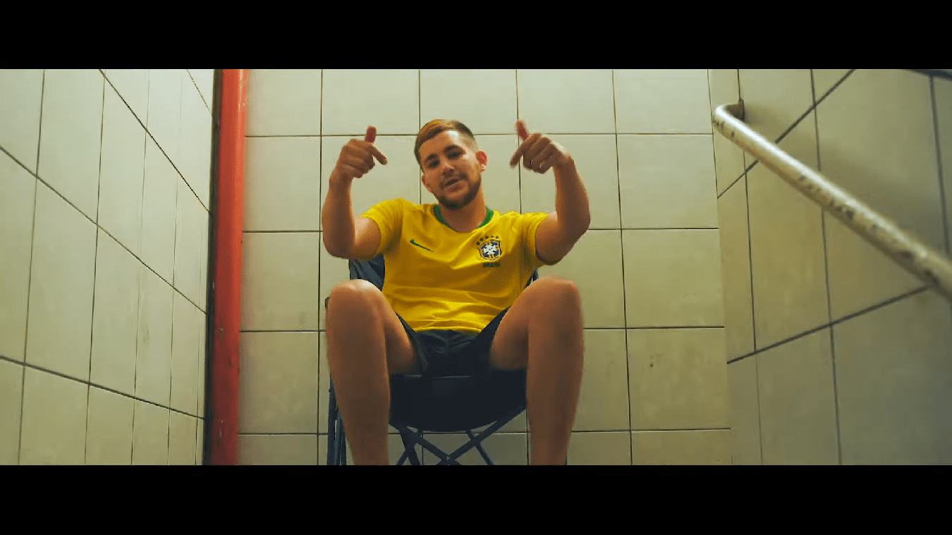 L’Allemand vous transmet son sourire avec le morceau “C’est chaud”