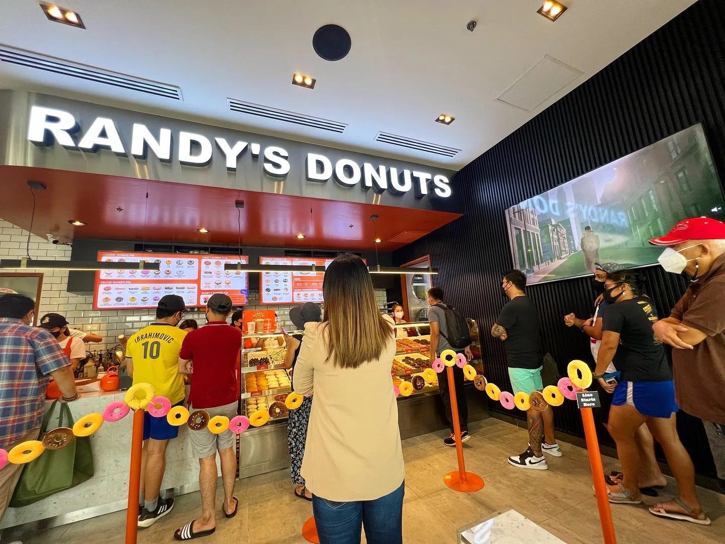 Randy's Donuts in BGC to temporarily stop operations