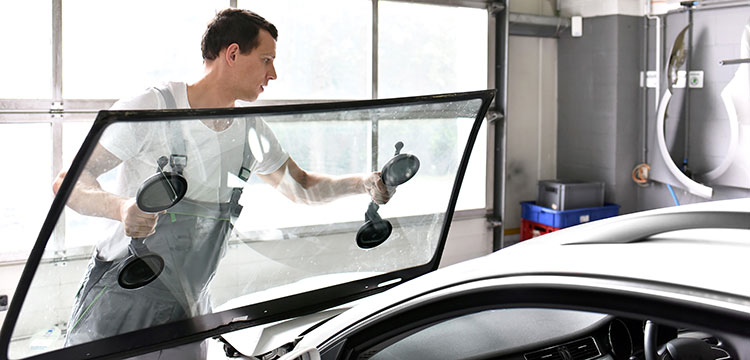 Are Windshield Cracks Covered by Insurance? RateLab.ca
